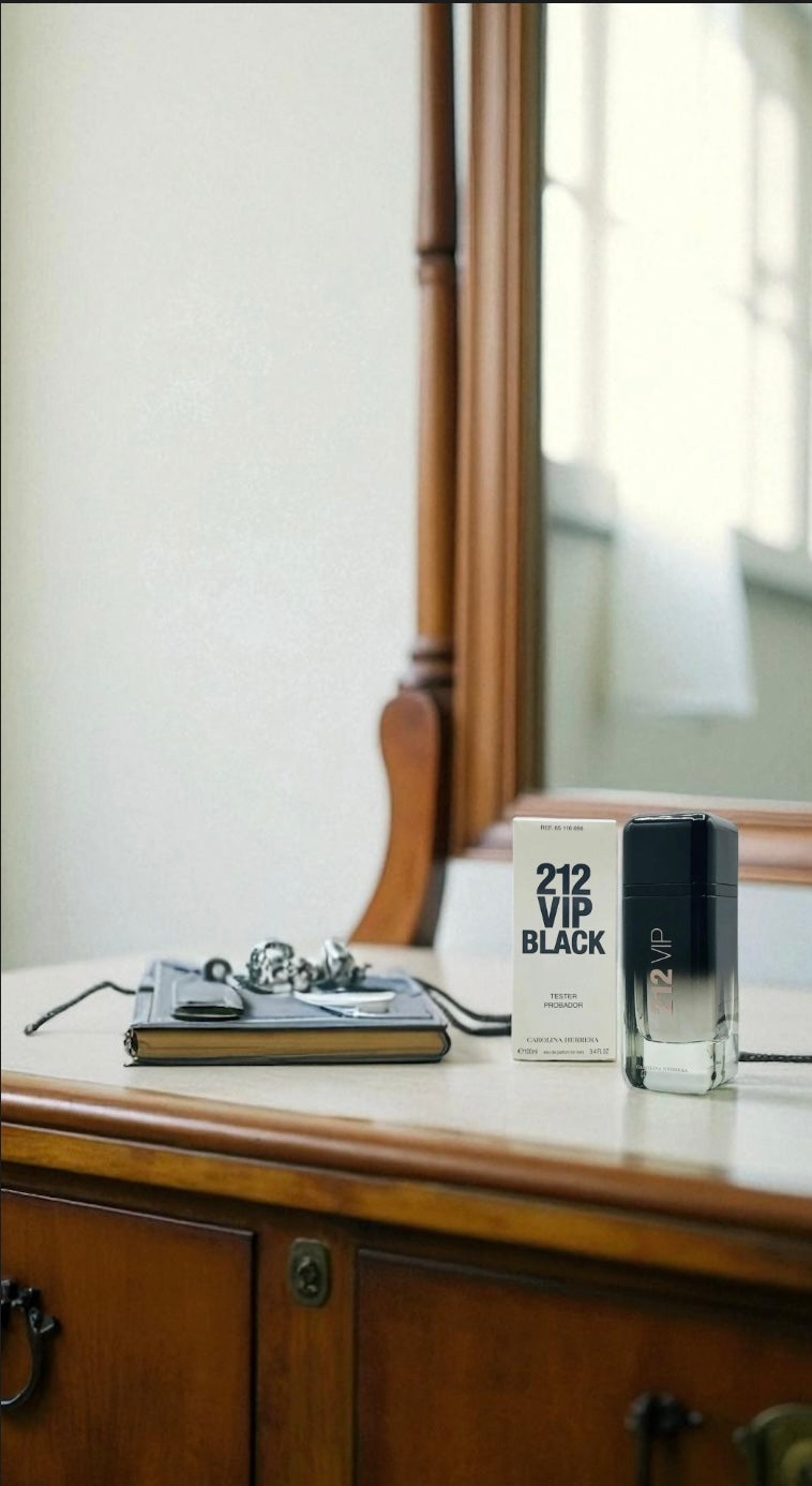Carolina Herrera - 212 VIP Black Perfume (Original)